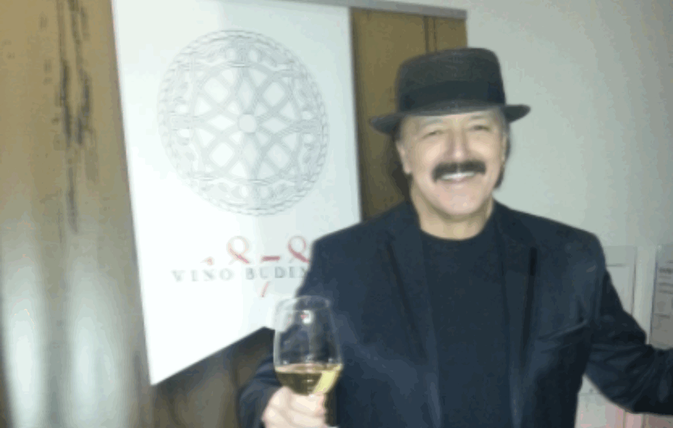 ĆERKA HARISA DŽINOVIĆA LEPOTU POVUKLA NA MAMU: 'BRČIĆI' ipak čine da neodoljivo PODSEĆA NA TATU! (FOTO)  