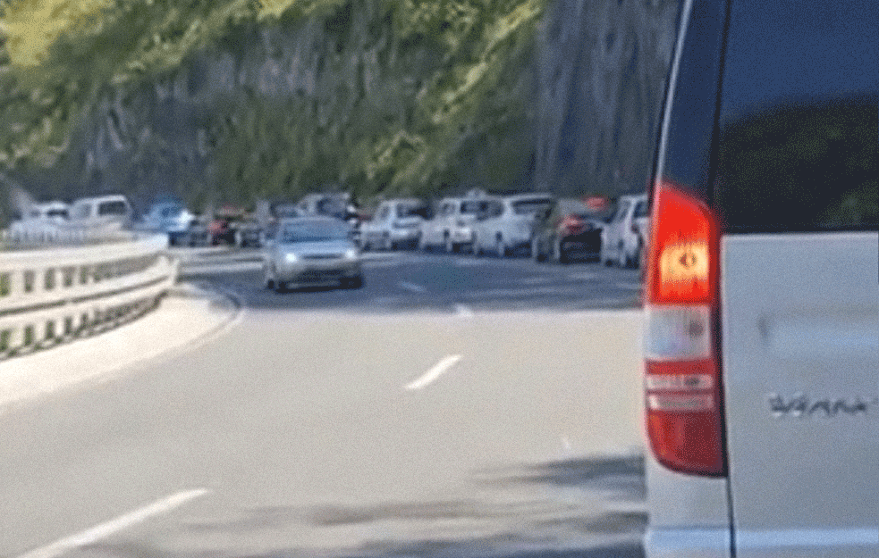 VELIKA <span style='color:red;'><b>SEOBA</b></span> SRBA SA ZLATIBORA: Kraj uskršnjih praznika napravio KILOMETARSKE KOLONE NA PUTEVIMA SRBIJE, ovi pravci SKORO ZAKRČENI! 