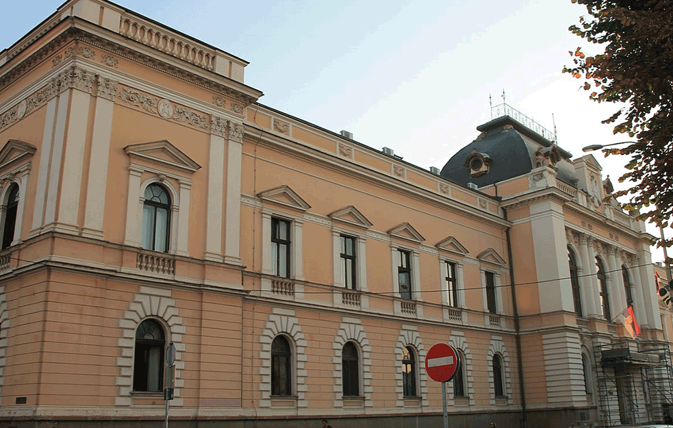 DOBIO SRČANI UDAR NA RADNOM MESTU: Zamenik tužioca u Kragujevcu PREMINUO u KANCELARIJI!