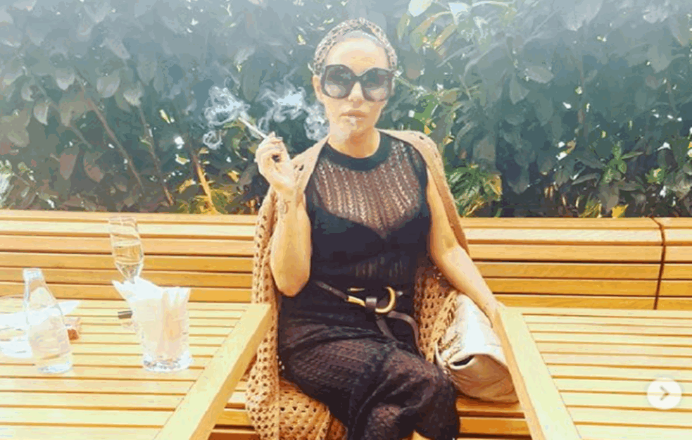 Ana Nikolić posle TOLIKO GODINA i dalje PATI: Pevačica napisala POTRESNU poruku na društvenim mrežama (FOTO)
