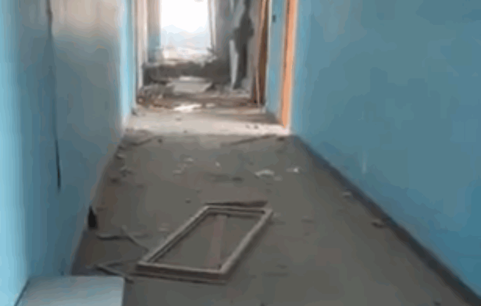 JEZIVE SCENE IZ RUSKE ŠKOLE: Deca iskakala kroz prozor bežeći od POMAHNITALIH UBICA, čuo se niz detonacija, JEDAN NAPADAČ LIKVIDIRAN (VIDEO) 