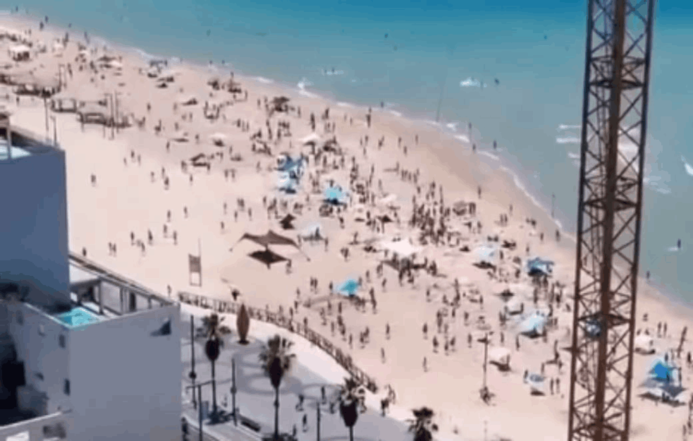 U STAMPEDU BEŽE SA PLAŽA: Izraelci u panici, začule se sirene za vazdušni napad (VIDEO)