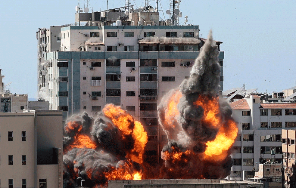 ŠOKIRANI NAPADOM NA MEDIJSKE KUĆE: <span style='color:red;'><b>Urednica</b></span> AP-a zahteva nezavisnu istragu povodom izraelskog bombardovanja zgrade u Gazi! (VIDEO)