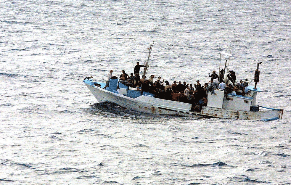 POŠLI U EVROPU ZA BOLJIM ŽIVOTOM, ZAVRŠILI NA DNU SREDOZEMNOG MORA: Kod Tunisa se utopilo najmanje 57 migranata!