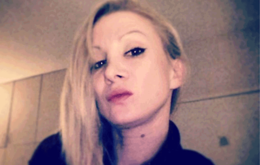 OVA GLUMICA JE ĆERKA NAŠEG LEGENDARNOG BOEMA: Vodila je bitku sa ZAVISNOŠĆU i fotografisala se za '<span style='color:red;'><b>Plejboj</b></span>', evo kako danas izgleda! (FOTO) 


