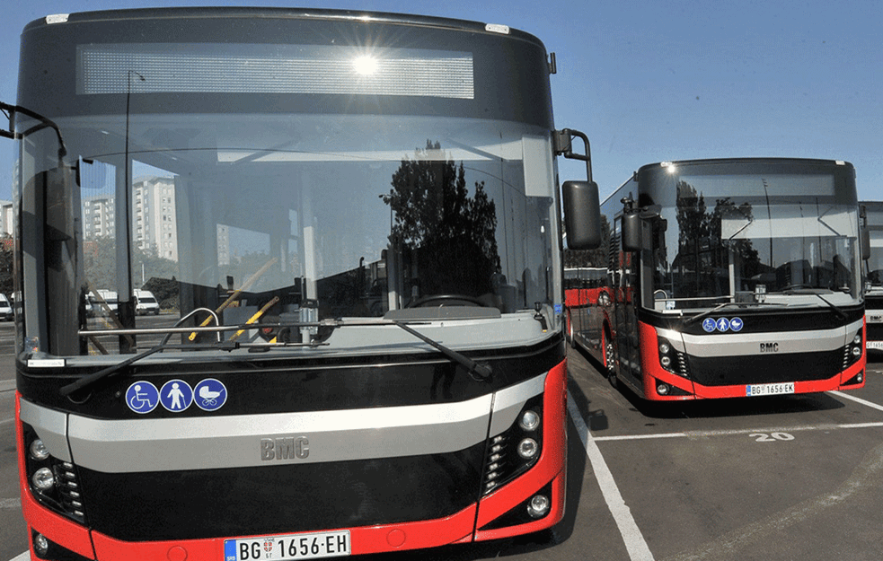 NESREĆA NA VRAČARU: Autobus 26 udario u CISTERNU, ima povređenih!