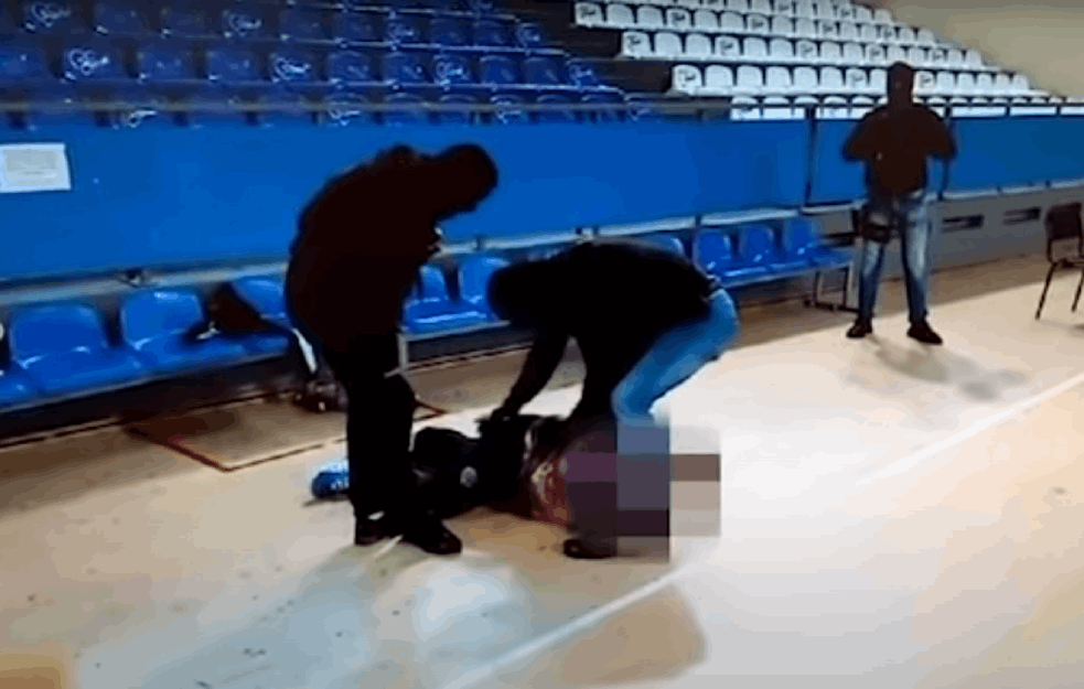 U AKCIJI HAPŠENJA 6 VELJINIH LJUDI I RUKOMETAŠ ‘PARTIZANA’: Priveden u da crno-belom dresu, potvrdio <span style='color:red;'><b>direktor kluba</b></span> (VIDEO)