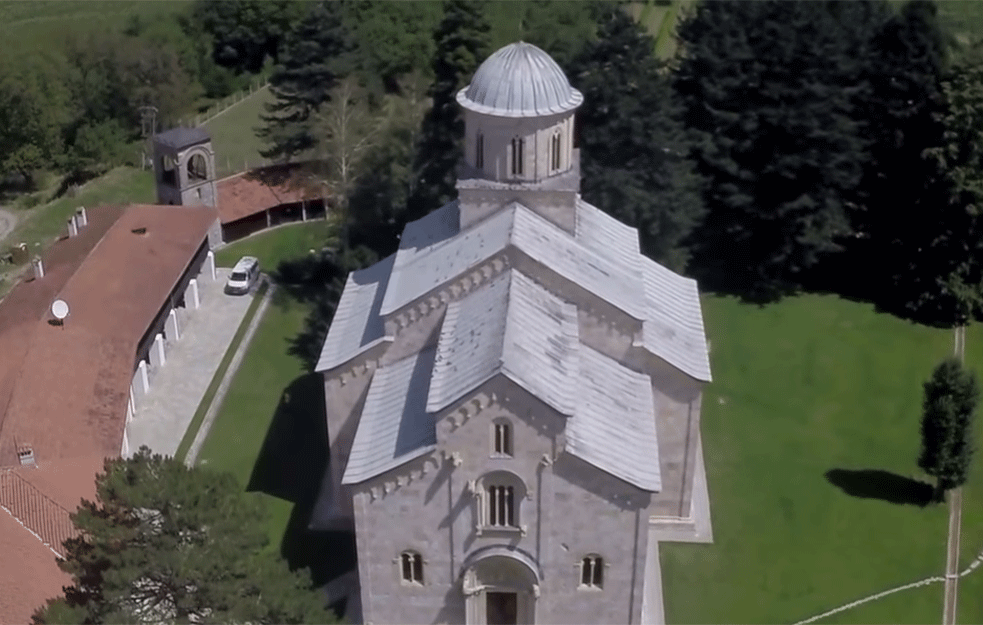  Europa Nostra: Odluka da manastir Dečani uvrsti u listu sedam najugroženijih kulturnoistorijskih spomenika u Evropi ne predstavlja osudu, naći trajno rešenje