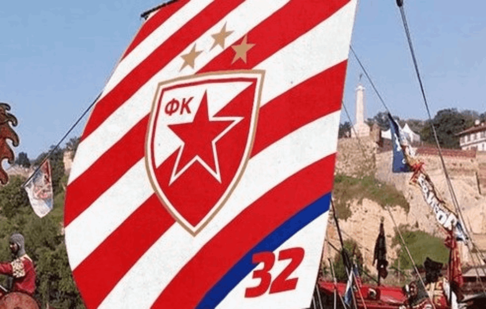DELIJE POČELE SLAVLJE: Brod sa zvezdaškim jedrom na Savi (FOTO)