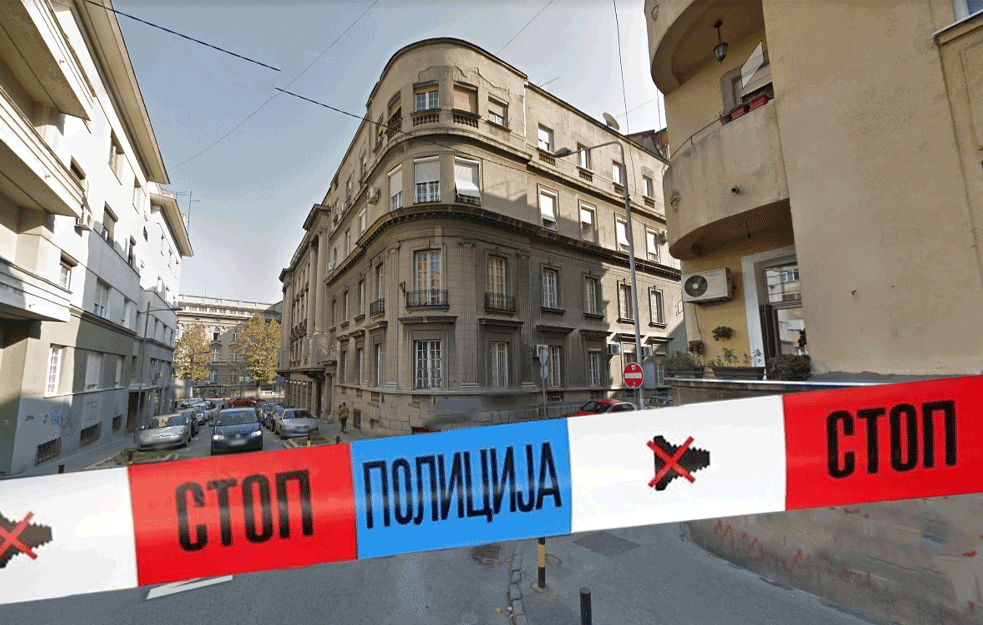 DRAMA U MOLEROVOJ ULICI: Devojka pokušala da ubije OCA, MAJKU i TETKU, policija ih spašava kroz PROZOR!
