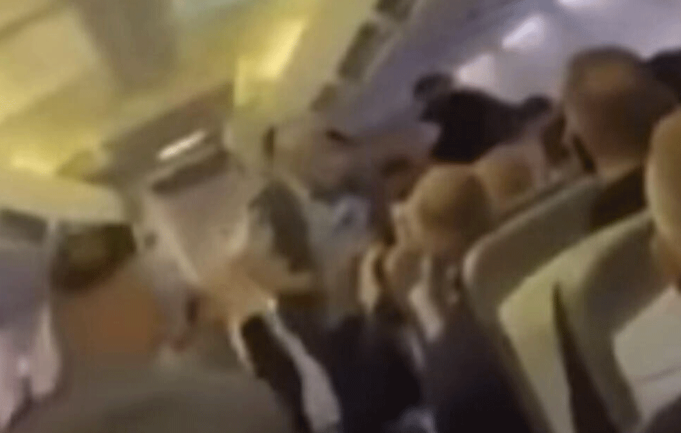 HAOS NA LETU OD PRIŠTINE DO BAZELA: Potukli se u avionu pa nastavili na AERODROMU! (VIDEO)