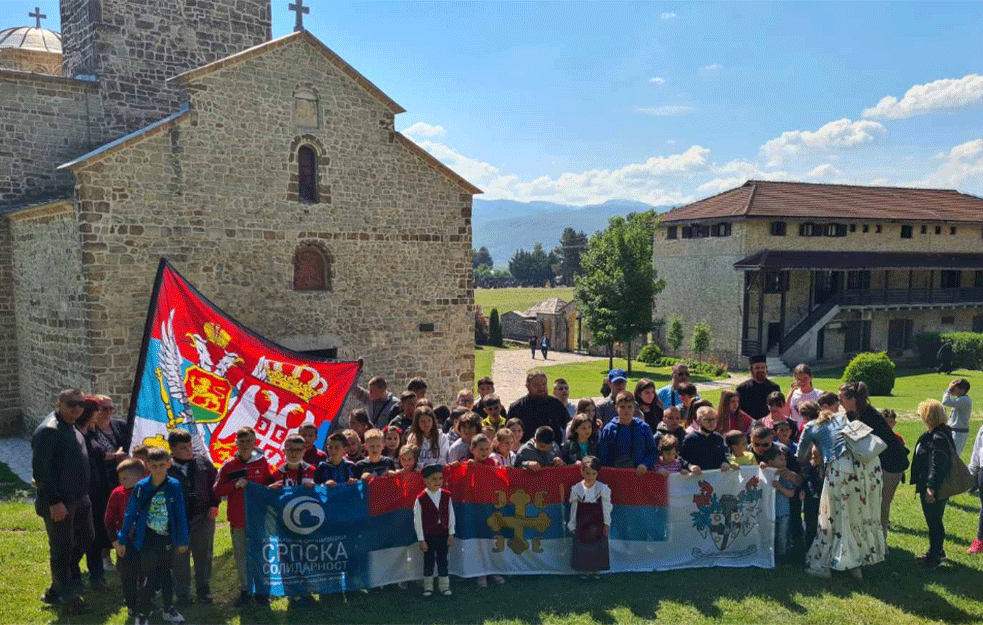 POMOZITE DECI IZ KOSOVSKIH ENKLAVA: Grupa mališana letovaće u Sutomoru zahvaljujući bratskoj pomoći Berana i humanitarnim organizacijama (FOTO+VIDEO)