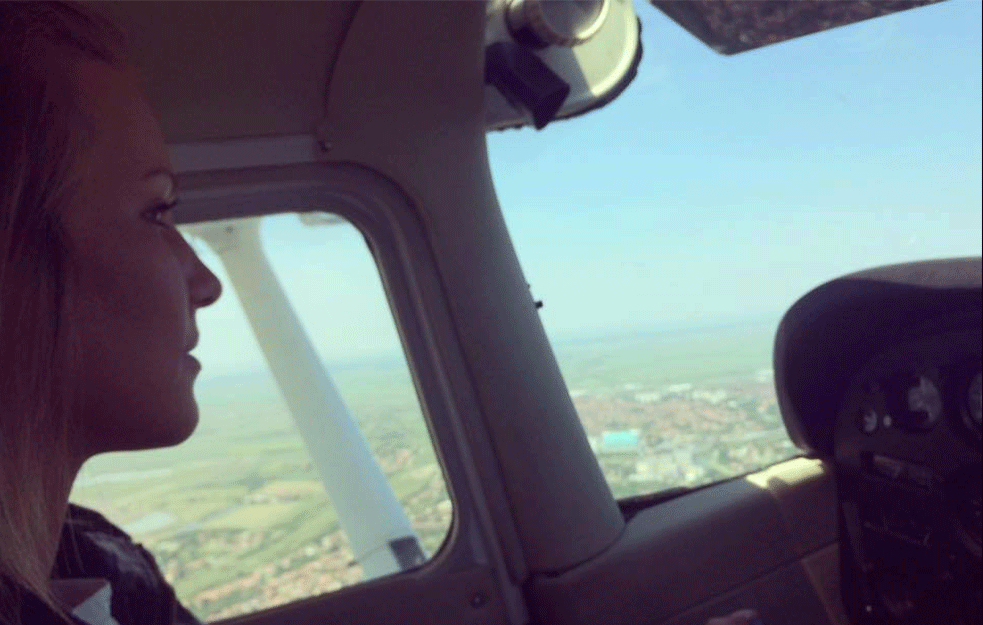 KAD IZABEREŠ POSAO KOJI VOLIŠ NEĆEŠ RADITI NI JEDAN DAN U ŽIVOTU! Milkica iz Zrenjanina vozi taksi, pilotira, a sada je stekla pravo da bude i kamiondžija! (FOTO)