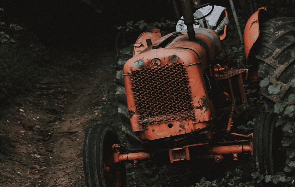 KRENUO PO OGREV PA STRADAO: Na Milun se prevrnuo traktor kod Nove Varoši