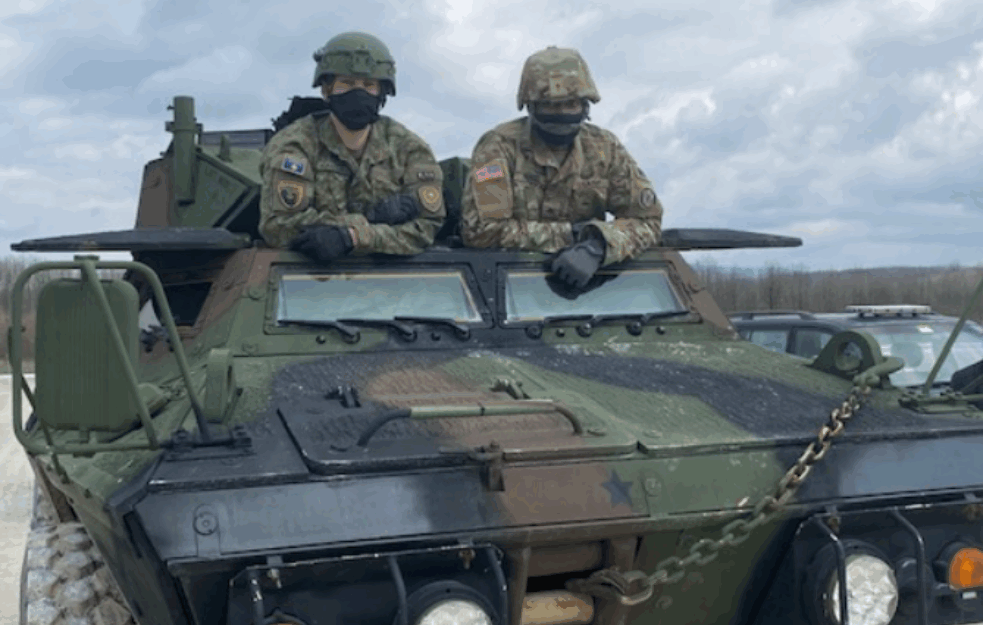 AMERIKANCI NAORUŽAVAJU TAKOZVANO KOSOVO: Donirali im superiorna borbena vozila OTPORNA NA MINE