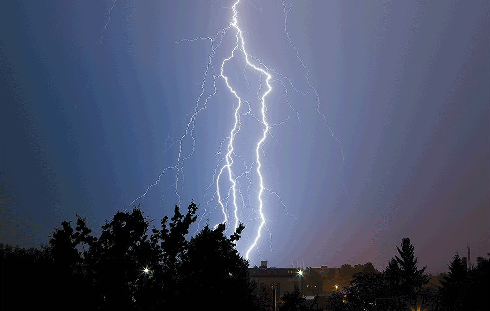 OVO JE PRIČA O DEČAKU KOG JE USMRTIO GROM KOD SJENICE: Dete je sahranjeno DANAS, a ovo kaže poznati METEOROLOG o njegovom slučaju!     