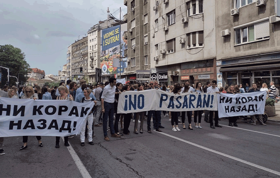 PROTEST ADVOKATA U CENTRU BEOGRADA: 'Ako ovo prođe u Srbiji više nema pravde za narod' (VIDEO)