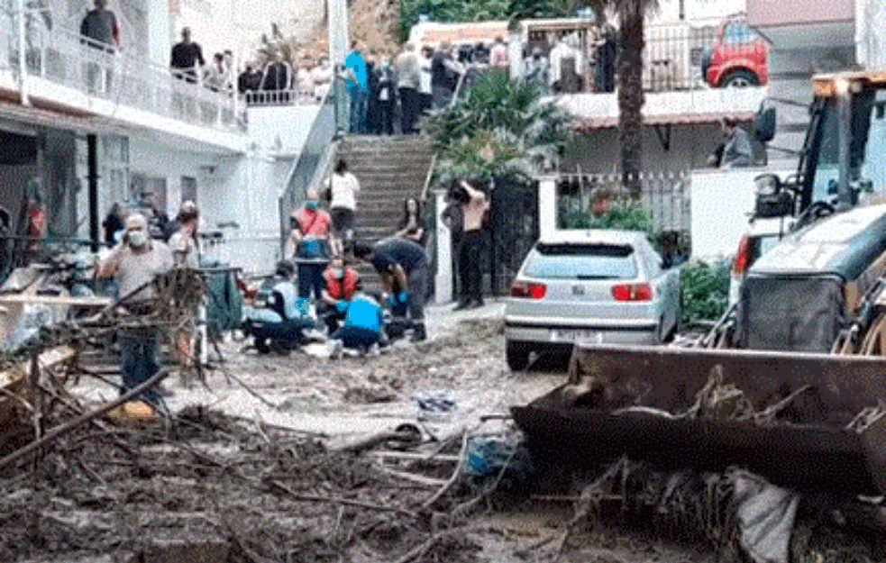SNAŽNO NEVREME U GRČKOJ: U Solunu POGINUO MUŠKARAC, ulice se pretvorile u reke! (VIDEO) 

