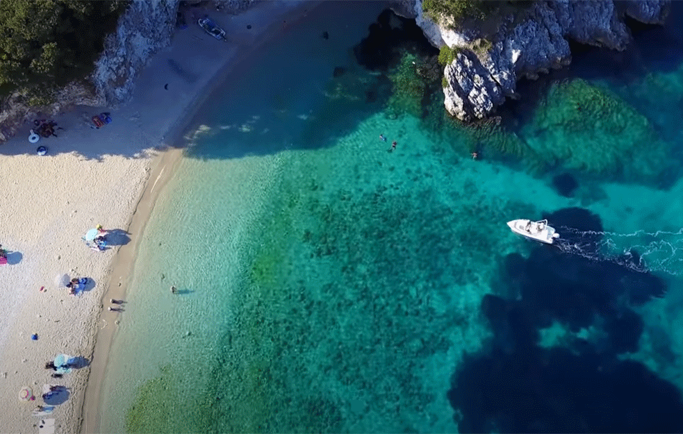 FANTASTIČNA VEST ZA SRPSKE TURISTE! Grci opet ublažili mere, sada ćemo još lakše do mora! 