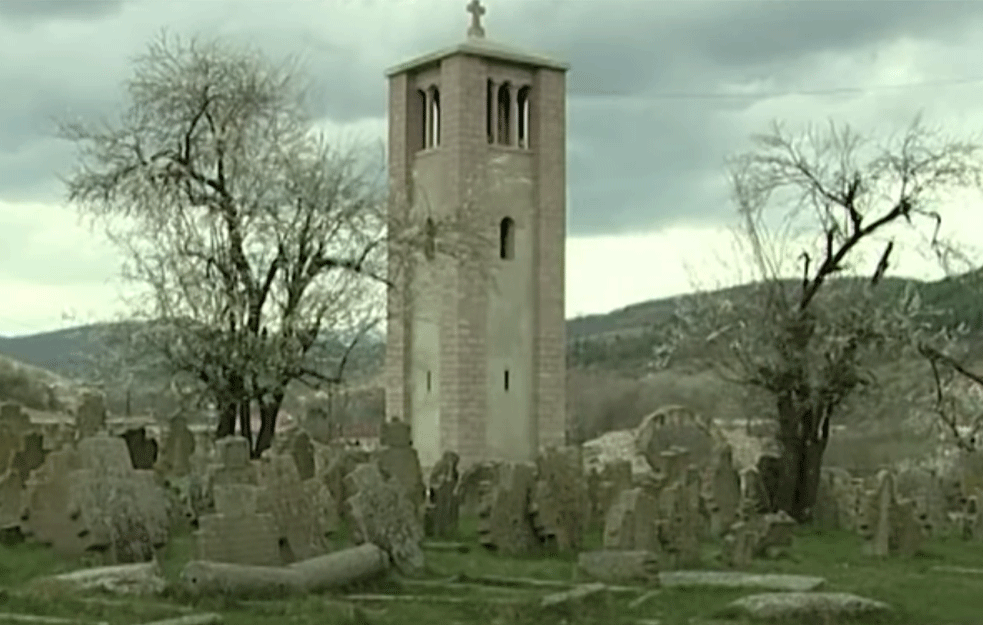 Eparhija prekinula svaki kontakt sa prištinskim institucijama: Sprečavaju vernike da posećuju groblja! 