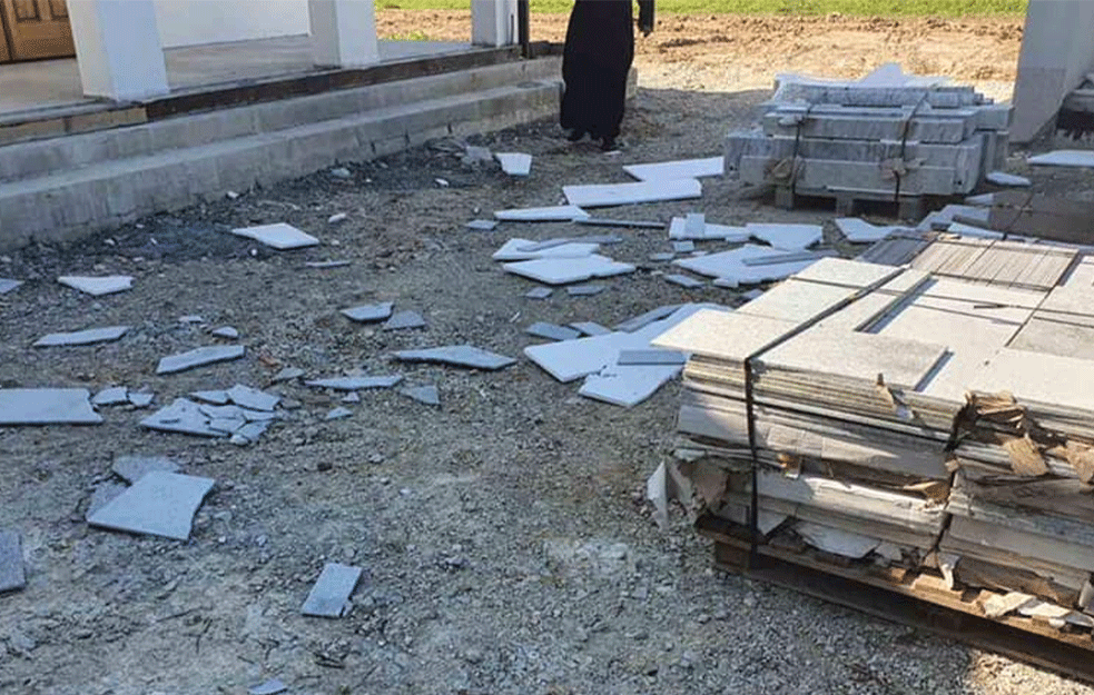 SRAMOTA! Vandali porazbijali materijal za gradnju <span style='color:red;'><b>srpske crkve</b></span> u Vrginmostu (FOTO)