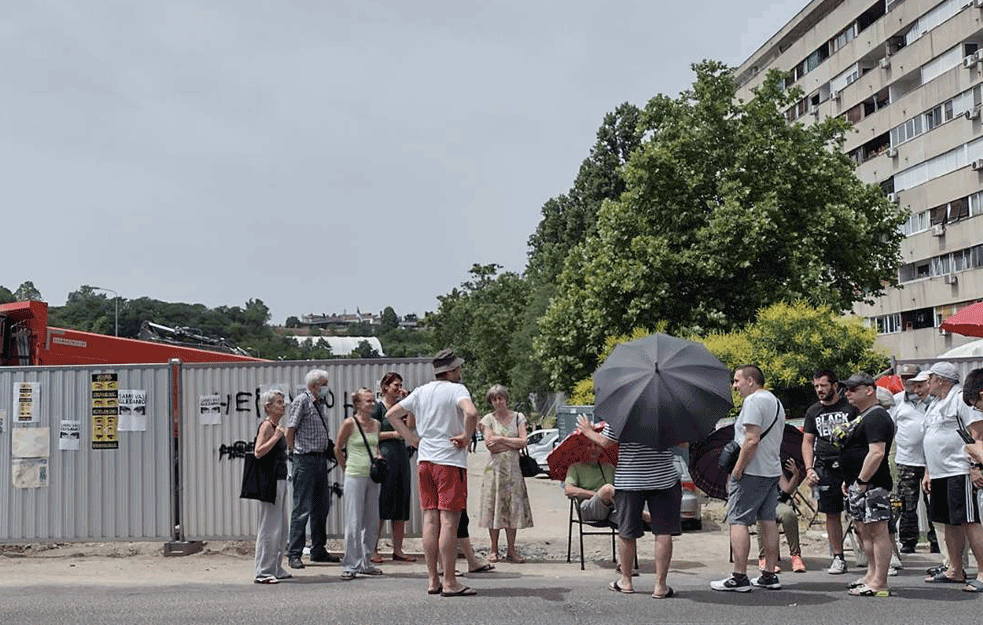 NATEZANJE U VESIĆEVOM KABINETU: <span style='color:red;'><b>Građevinski radovi</b></span> u BLOKU 37 stoje, stanari podvlače CRVENU LINIJU! 