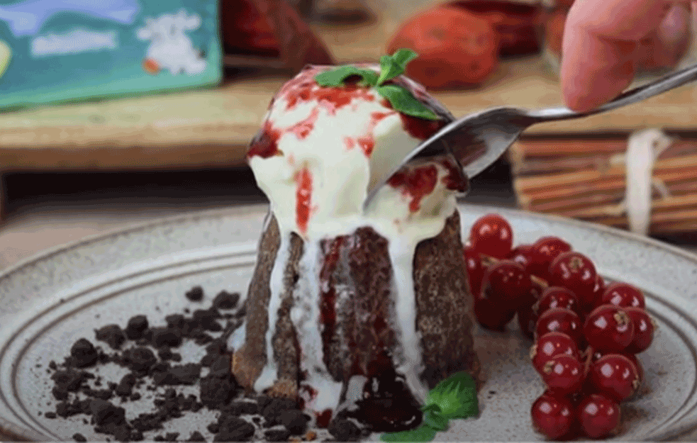 RECEPT ZA LAVA KOLAČ: Ovaj kremasti čokoladni kolač će vas oduševiti! (VIDEO)