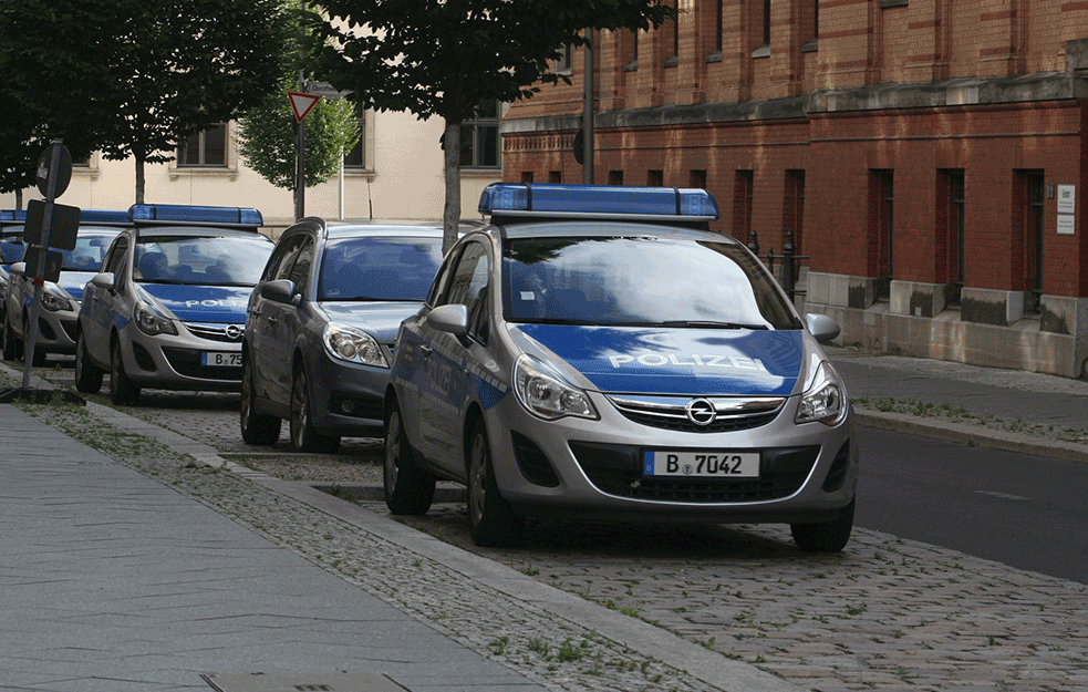 KO JE PAZARAC RANJEN U BERLINU: Policija blokirala kvart, IZREŠETAN SA 29 METAKA! 