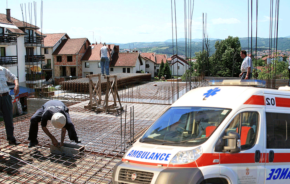 NESREĆA NA VOŽDOVCU: Muškarac upao u OKNO LIFTA!