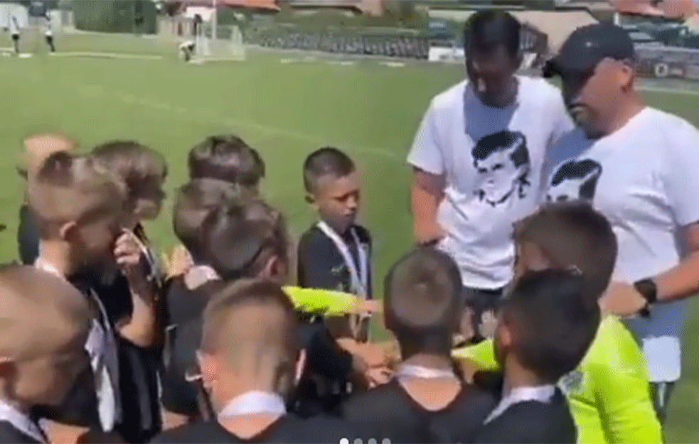 Deca uživala igrajući fudbal u rodnom mestu legende Partizana - čuvenog DRAGANA MANCEA! (FOTO+VIDEO)