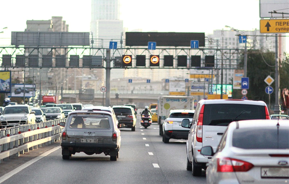 HIT! Natpis na tablici automobila jednog Rusa iskreno ODUŠEVIO sve u Srbiji (FOTO)