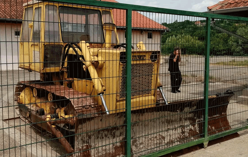 POLICIJA SOPOTA U SLUŽBI <span style='color:red;'><b>PROVALNIK</b></span>A: Vapaj privrednika niko ne čuje, a imovina se otima! (FOTO)