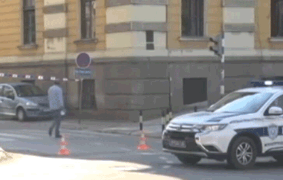 DETALJI PUCNJAVE U PROKUPLJU: Pucao na bivšu ženu pa u sebe pištoljem koji pripada VOJNOM LICU!