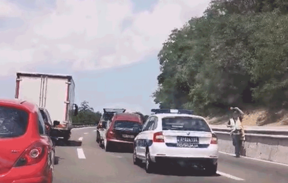 SAOBRAĆAJNA NESREĆA KOD BUBANJ POTOKA: Usporen saobraćaj ka Beogradu! (VIDEO)