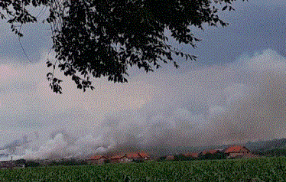 VELIKI POŽAR U POŽAREVCU: Gori gradska DEPONIJA, dim prekrio pola grada! (FOTO) 
