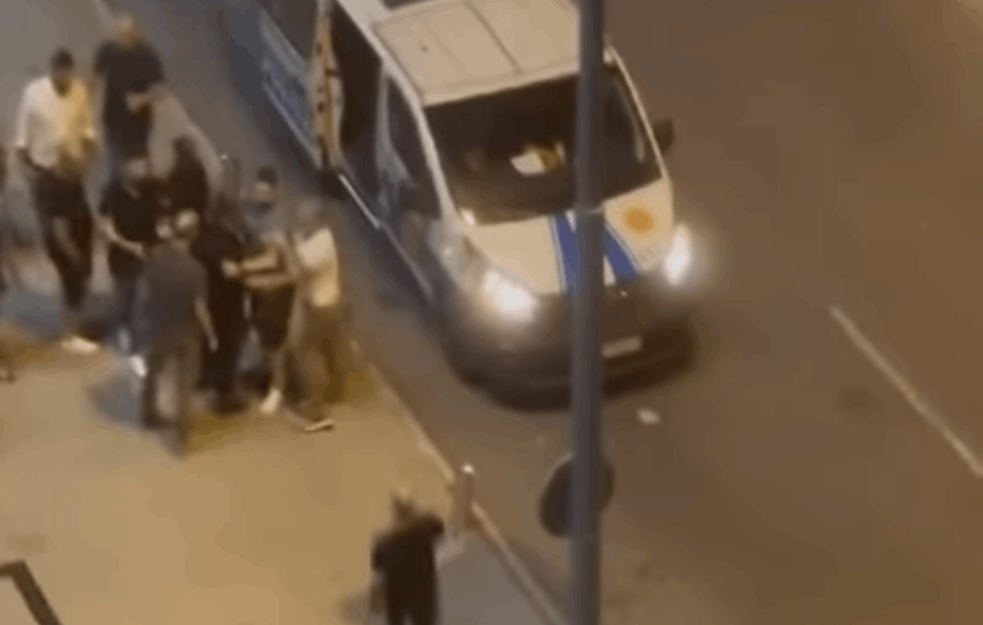MASOVNA TUČA U SRED PODGORICE: Gosti lokala se pokačili sa policijom i komunalcima (VIDEO)