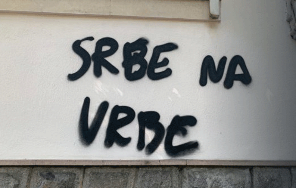 SKANDAL! Monstruozni grafit <span style='color:red;'><b>SRBE NA VRBE</b></span> osvanuo na zgradi  Počasnog konzulata Srbije u Plovdivu!