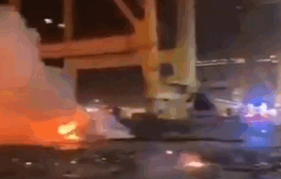 SNAŽNA EKSPLOZIJA U DUBAIJU: <span style='color:red;'><b>Detonacija</b></span> u luci u SKLADIŠTU NAFTE! (VIDEO) 

