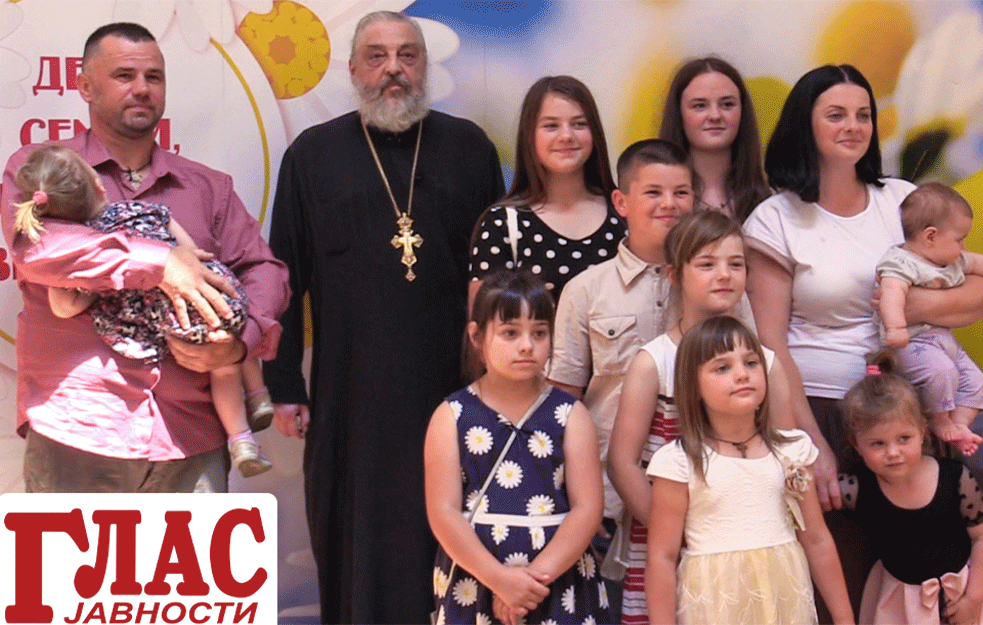 U DUHU PRAVOSLAVLJA! Rusi odali priznanje tradicionalnim porodičnim vrednostima! (VIDEO)