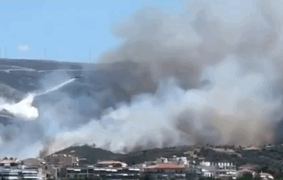 VELIKI POŽAR U GRČKOJ: Gori poznato letovalište, VETAR OTEŽAVA GAŠENJE vatre! (FOTO+VIDEO) 


