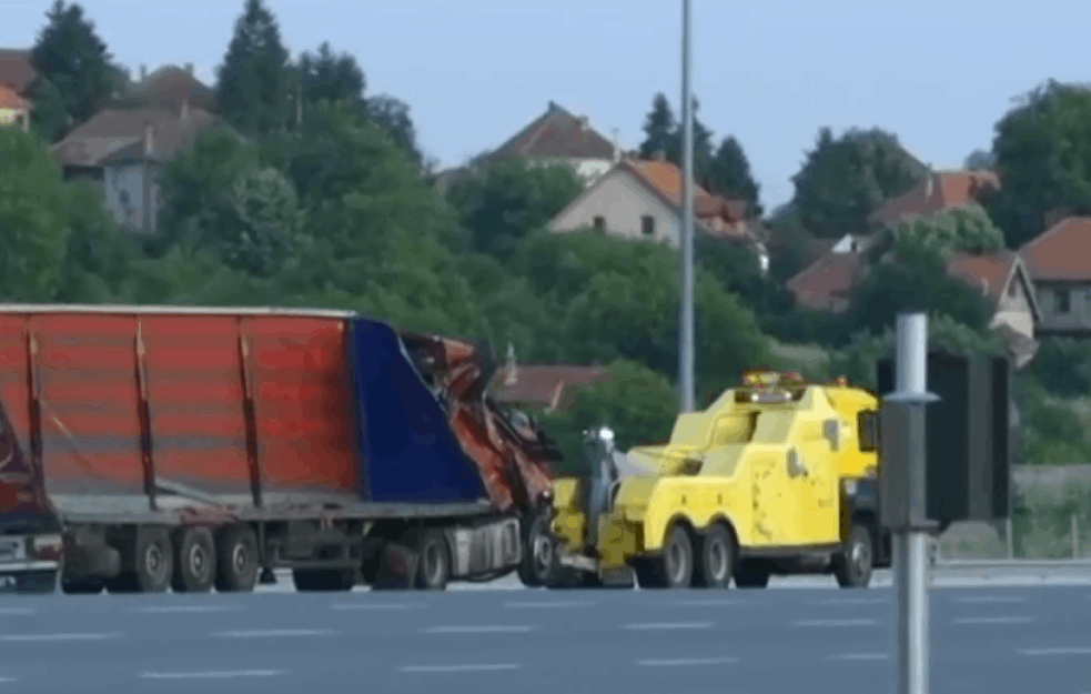 SA AUTO-PUTA UKLONJEN ŠLEPER: Delimično normalizovan saobraćaj Niš-Beograd
