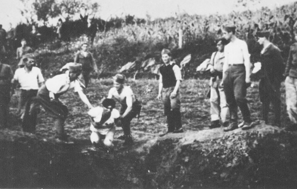 OTVORENA IZLOŽBA POVODOM 80. GODIŠNJICE MASAKRA NAD SRBIMA U PREBILOVCIMA