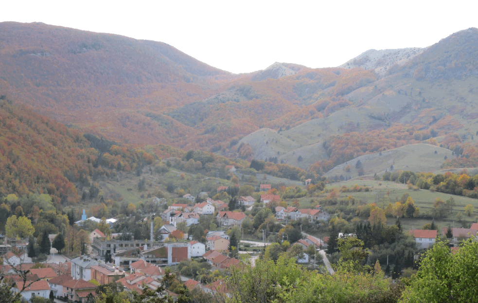 <span style='color:red;'><b>SRPSKO SELO</b></span> ZAROBLJENO IZMEĐU EU i BiH: Tiškovac ima ŠEST STANOVNIKA, nema struje, a nema ni prodavnice! (VIDEO)

