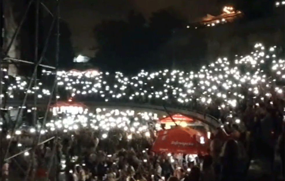 ISTORIJA SE (UMALO) PONOVILA! NESTVARNI PRIZORI NA TAŠMAJDANU! Kako je BAJAGA još jednom oduševio BEOGRAD? A evo ko se sve pojavio od POZNATIH! (FOTO+VIDEO)