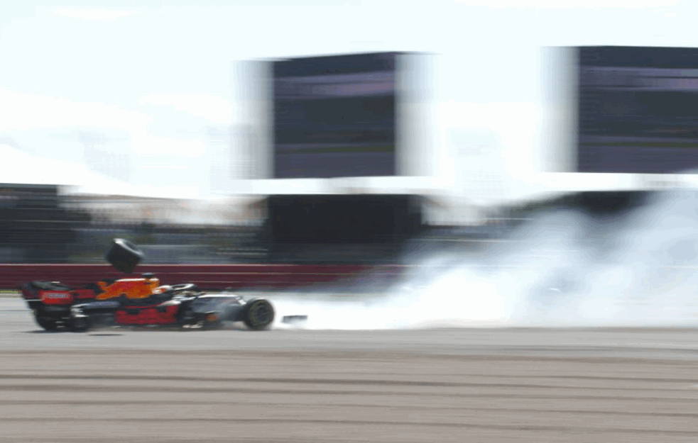 STRAVIČNA SCENA NA SILVERSTONU! Sudarili se Hamilton i Ferstapen, Holanđanin završio trku! (VIDEO + FOTO)