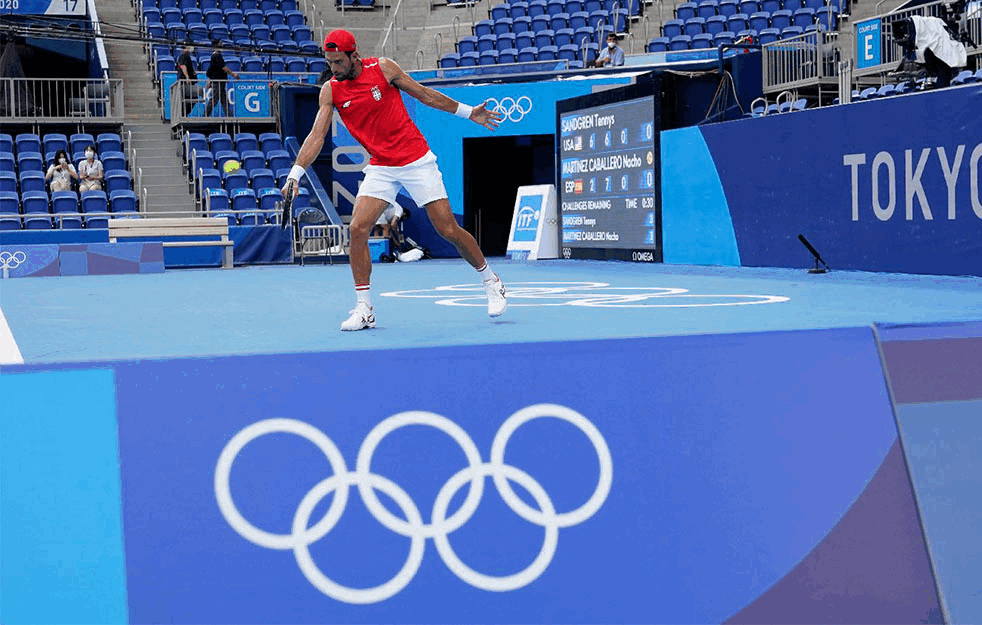 PRŽI U TOKIJU! Novak prvo odradio <span style='color:red;'><b>sparing</b></span> sa NAJVEĆIM RIVALOM, pa saznao u koje vreme startuje na Olimpijadi (FOTO)