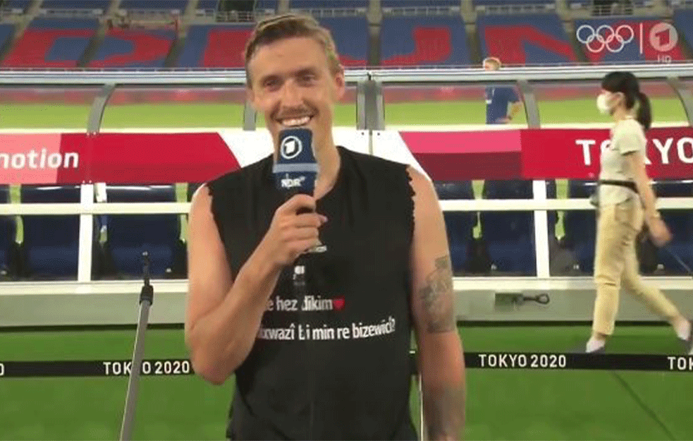 NAJLEPŠI MOMENAT OLIMPIJSKIH IGARA! Fudbaler <span style='color:red;'><b>zaprosio devojku</b></span> pred kamerama! (VIDEO)