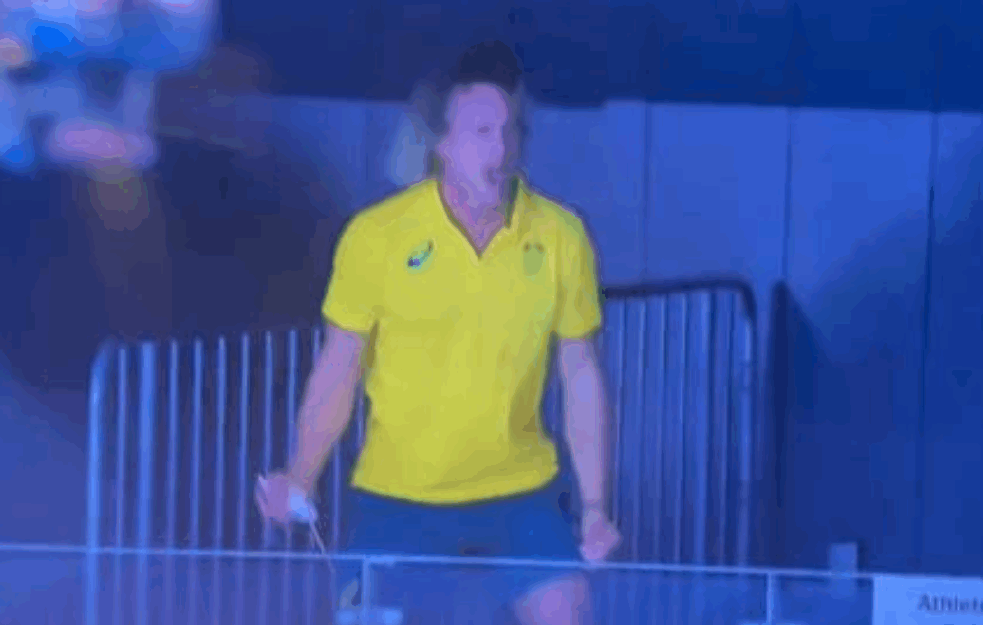 URNEBESNI SNIMAK! Slavlje TRENERA posle <span style='color:red;'><b>ZLATNE MEDALJE</b></span> njegove učenice NASMEJALO SVE! (VIDEO) 
