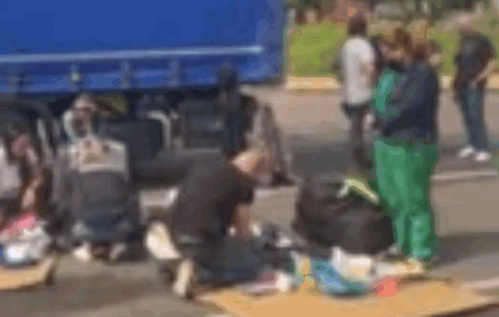 FRANCUSKI SPECIJALCI ULETELI U <span style='color:red;'><b>SRPSKI AUTOBUS</b></span>: Pretres zbog PLJAČKE 3 MILIONA EVRA u Parizu! (VIDEO) 

