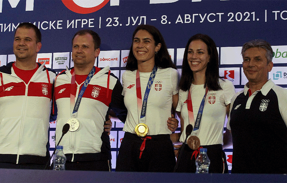 SRPSKI OSVAJAČI MEDALJA SE VRATILI U BEOGRAD: Milica sa suzama u očima potvrdila da ZAVRŠAVA KARIJERU!